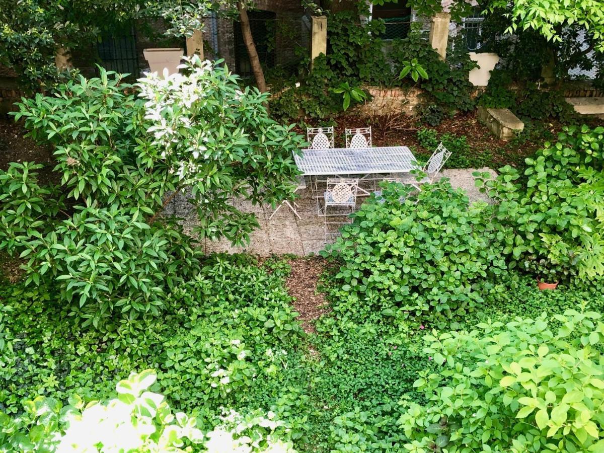 Le Ortensie Di Via Rossetti Bed and Breakfast Trieste Exteriör bild